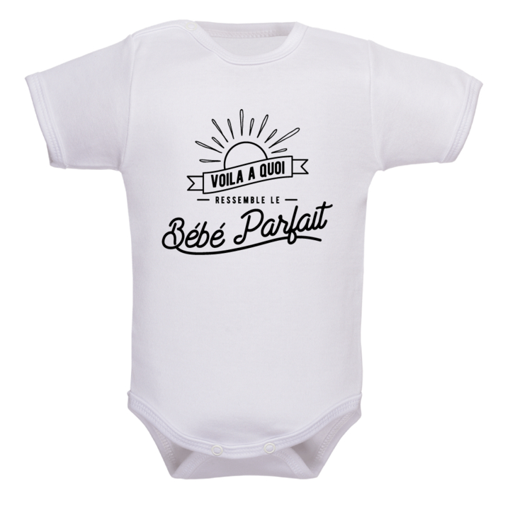 Un vêtement de naissance qui frise la perfection pour un bébé totalement parfait !